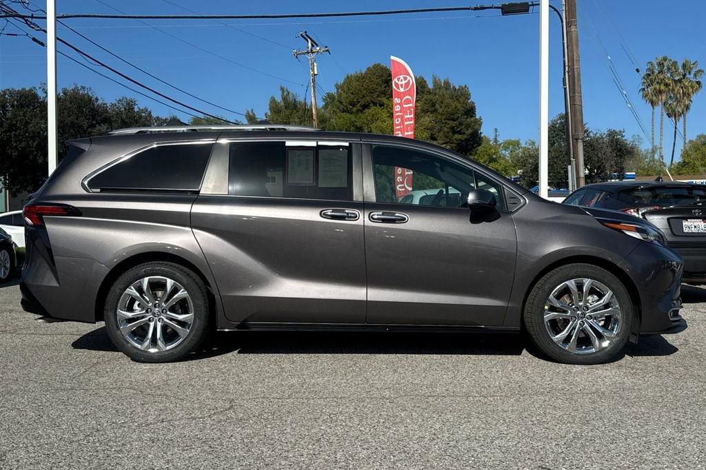 Certified 2023 Toyota Sienna Platinum video 2