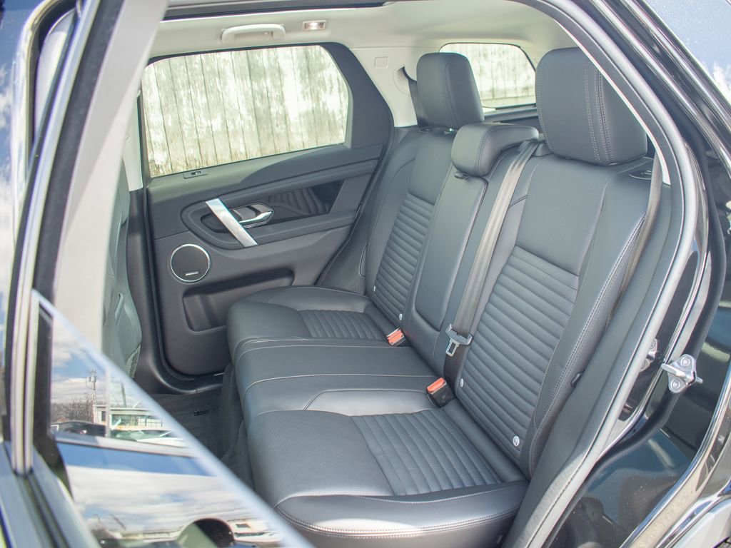 Used 2025 Land Rover Discovery Sport S image 36