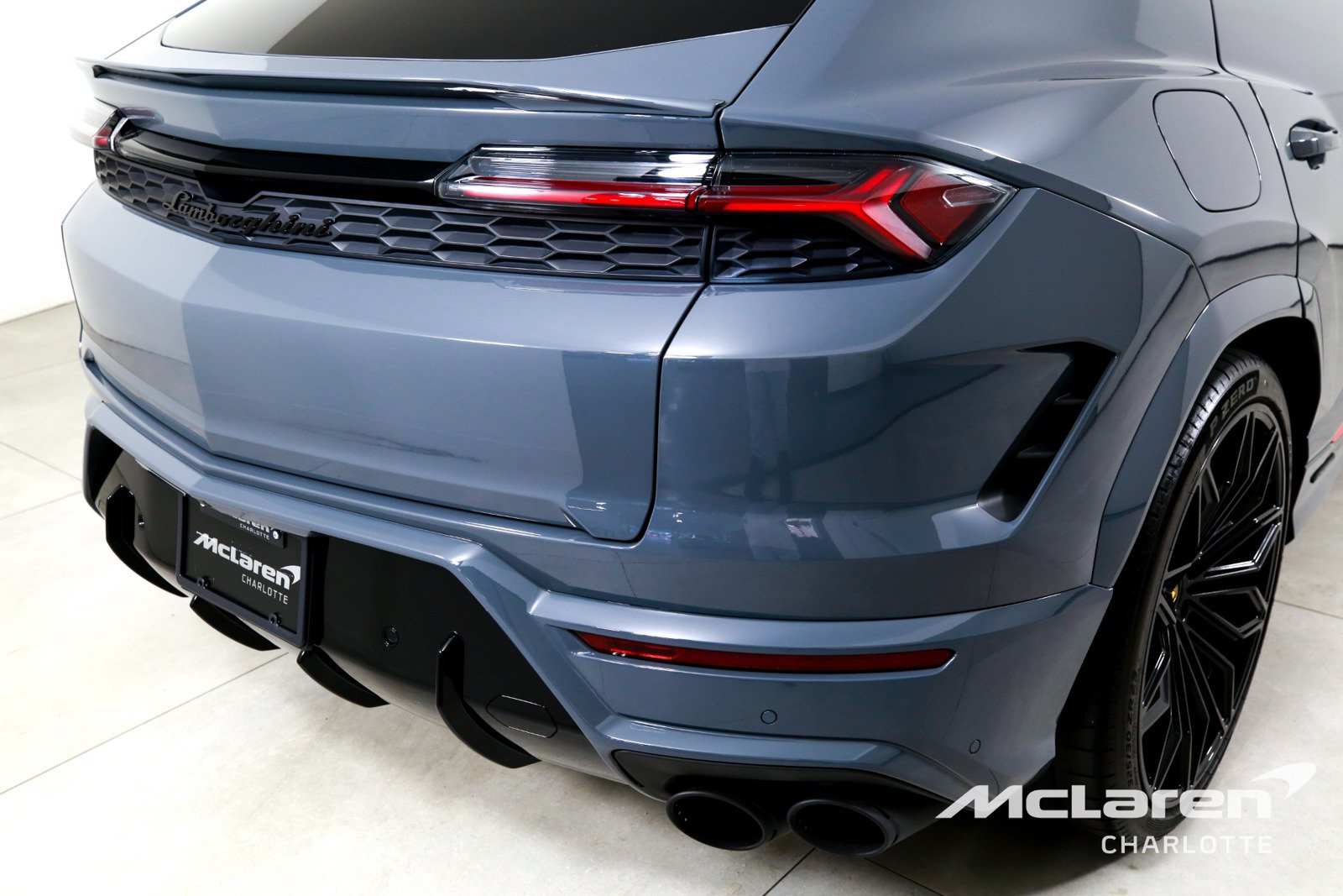 Used 2025 Lamborghini Urus SE AWD/4WD image 45