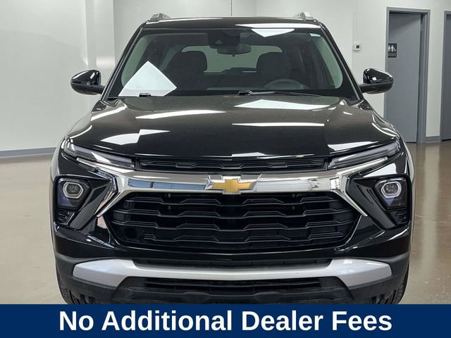 Used 2025 Chevrolet TrailBlazer LT FWD image 2