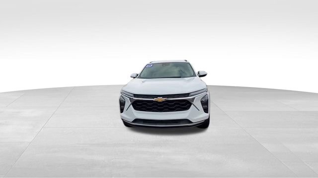 Used 2024 Chevrolet Trax LT w/ Driver Confidence Package image 3