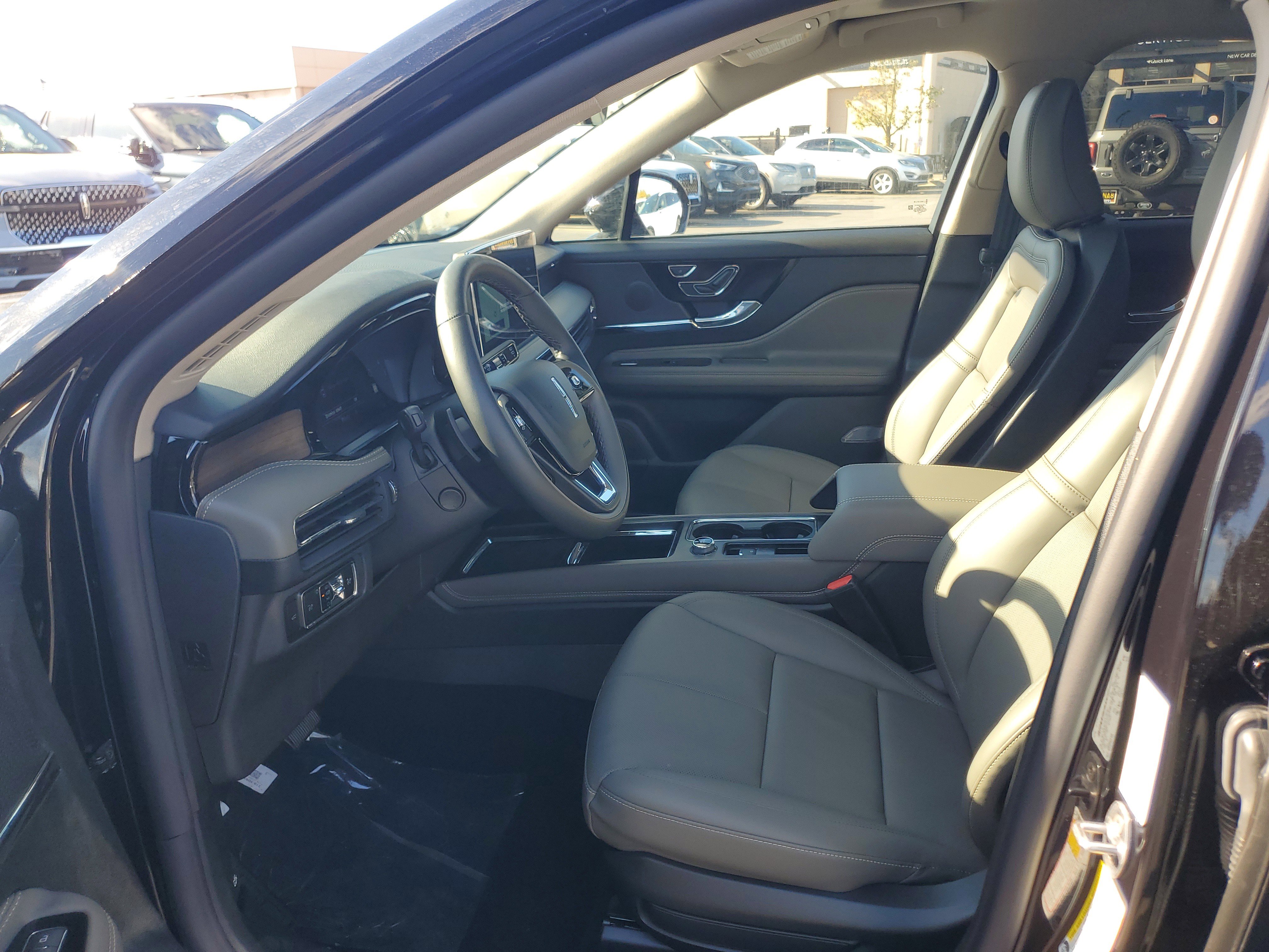 New 2025 Lincoln Corsair Reserve image 12