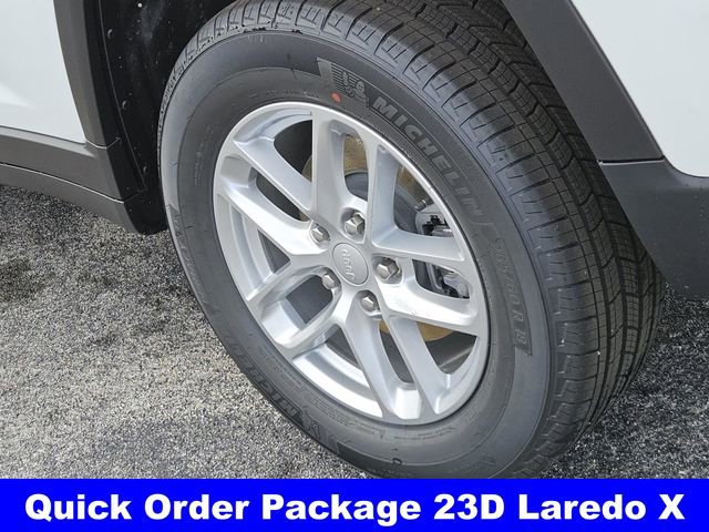 New 2025 Jeep Grand Cherokee Laredo image 9