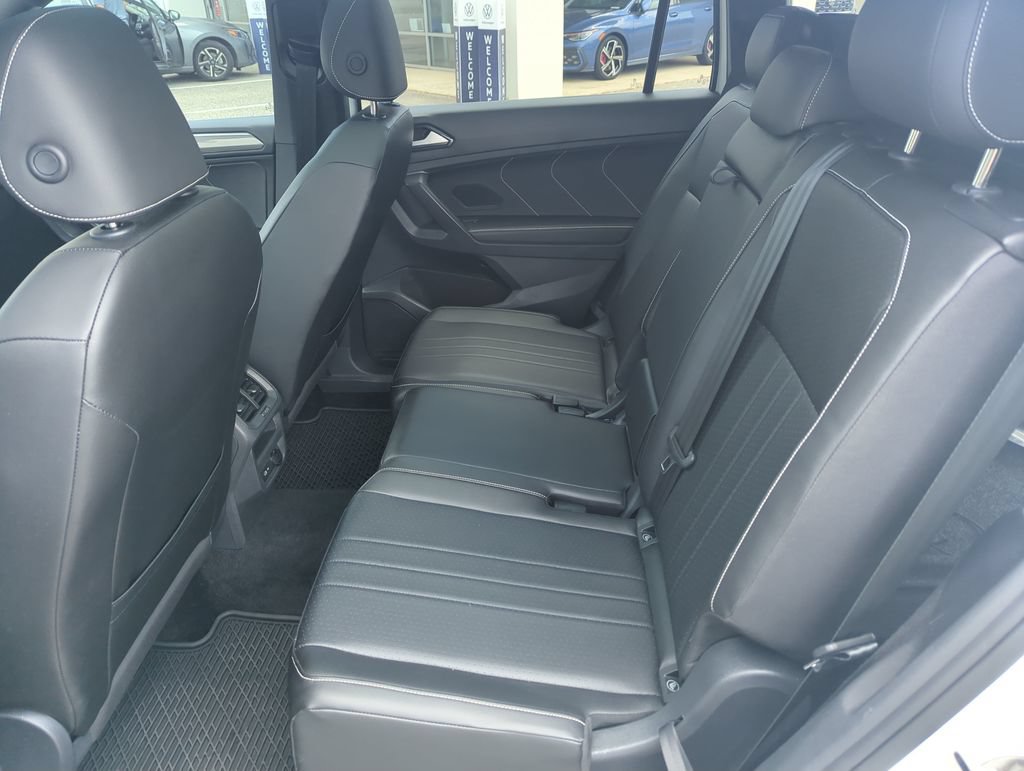 Certified 2023 Volkswagen Tiguan SE R-Line FWD image 30