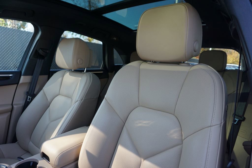 Used 2024 Porsche Macan image 11