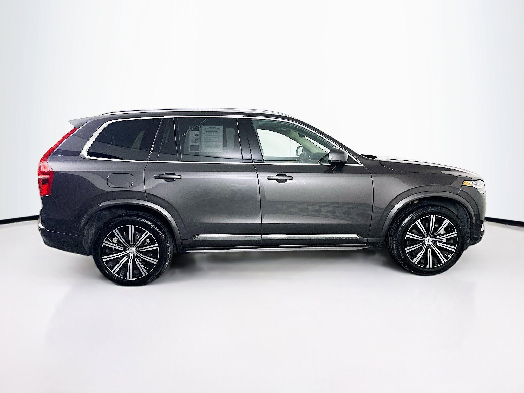 Used 2024 Volvo XC90 B6 Plus image 10