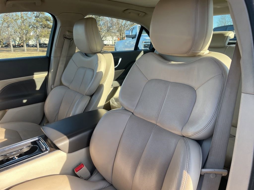 Used 2020 Lincoln Continental Standard w/ Premium Package image 17