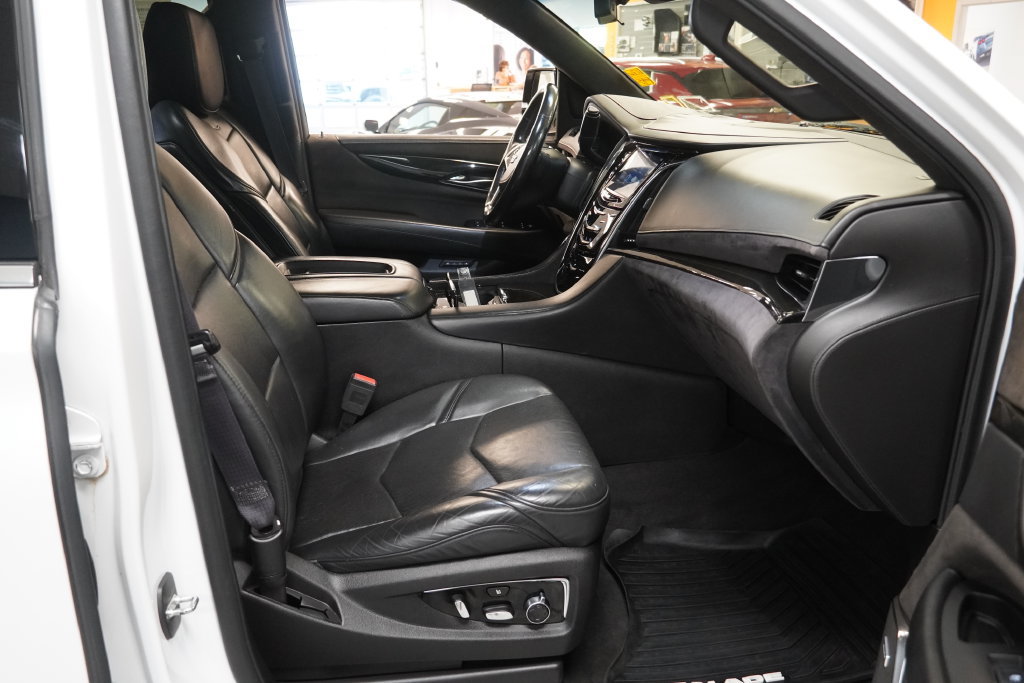 Used 2017 Cadillac Escalade ESV Platinum AWD/4WD image 28