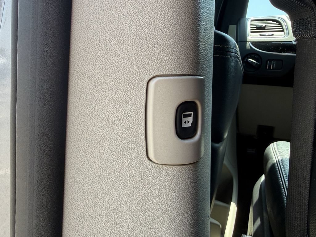 Used 2016 Dodge Grand Caravan SXT FWD image 27