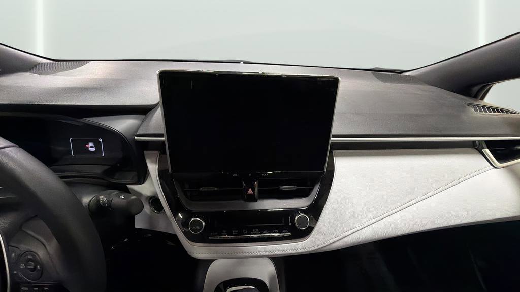 Used 2025 Toyota Corolla SE w/ SE Premium Package image 18