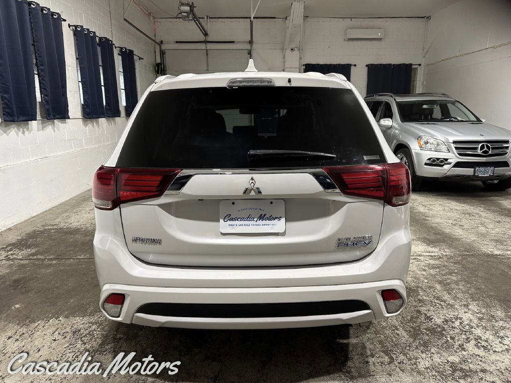 Used 2018 Mitsubishi Outlander SEL AWD/4WD image 6