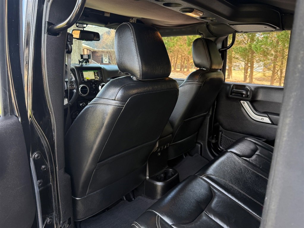 Used 2015 Jeep Wrangler Unlimited Rubicon w/ Dual Top Group image 59