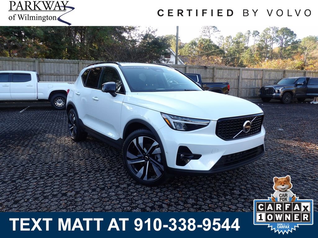 Certified 2024 Volvo XC40 B5 Plus w/ Protection Package Premier image 1