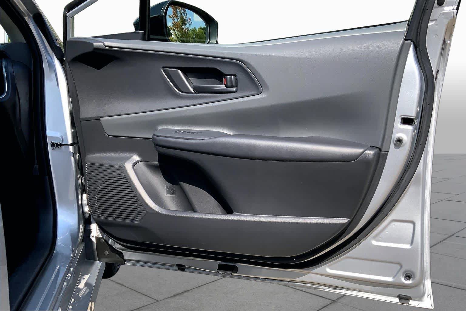 Used 2025 Toyota Prius LE FWD image 22
