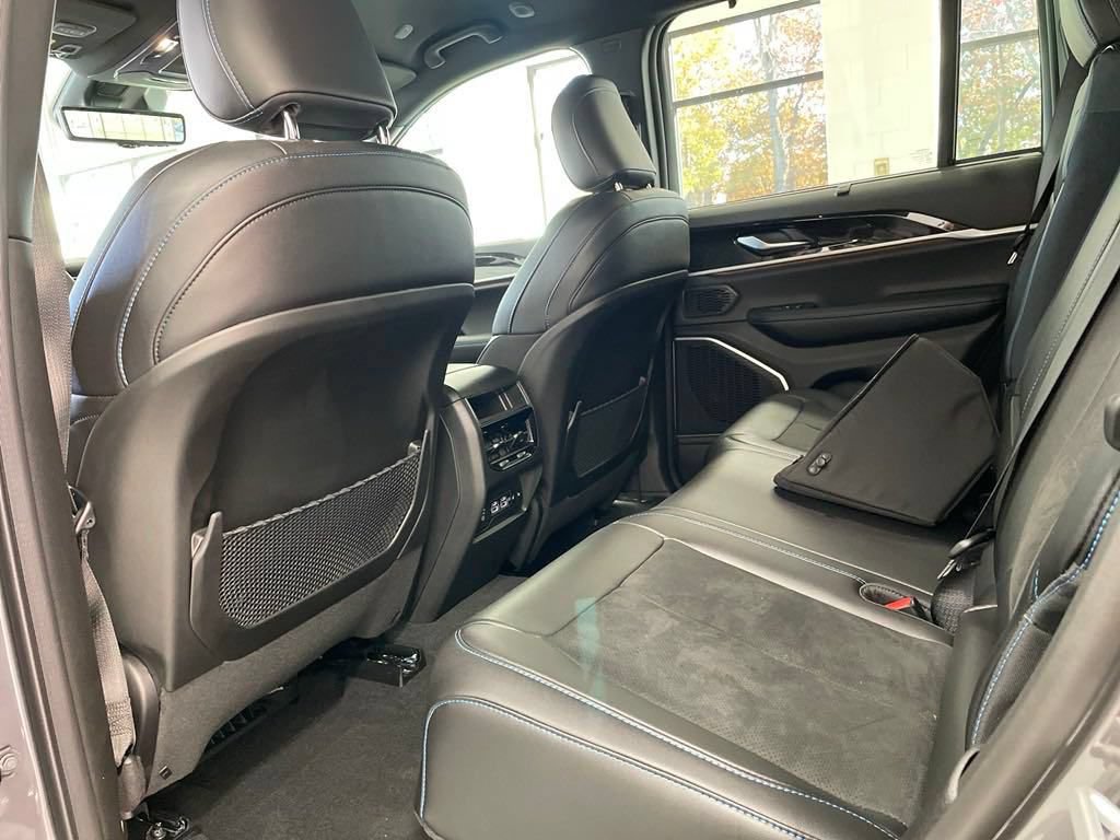 New 2024 Jeep Grand Cherokee Trailhawk w/ Advanced Protech Group II AWD/4WD image 18