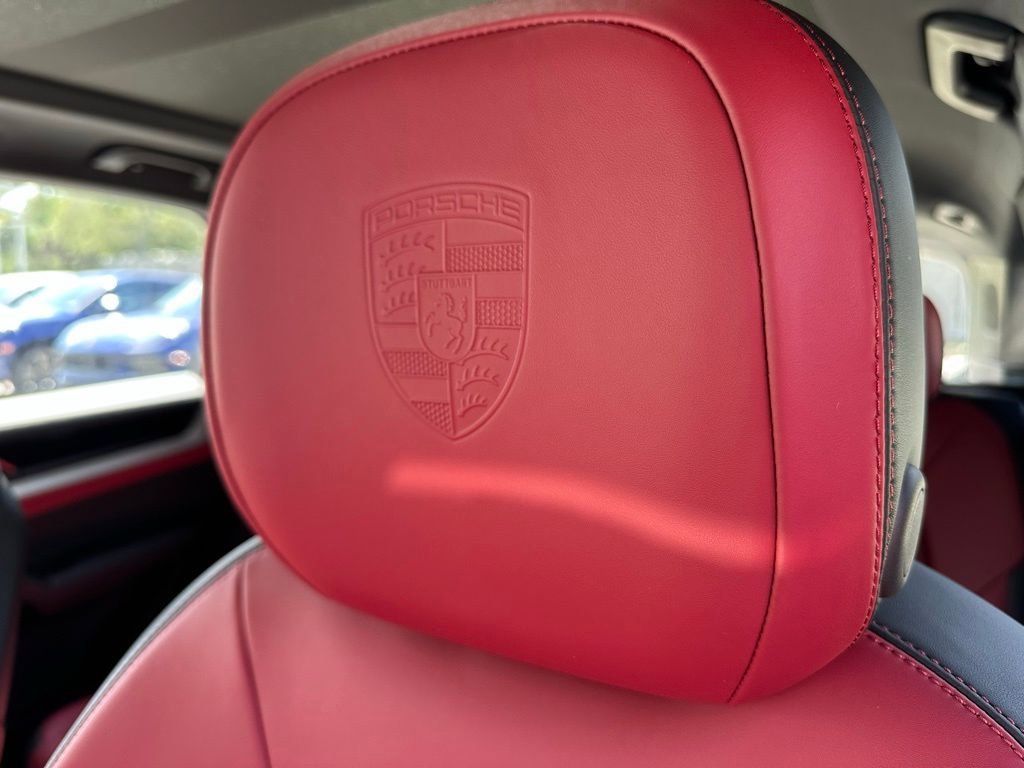 Used 2025 Porsche Cayenne S image 18
