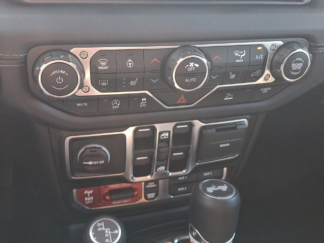 Used 2025 Jeep Wrangler Unlimited Rubicon w/ Convenience Group AWD/4WD image 15