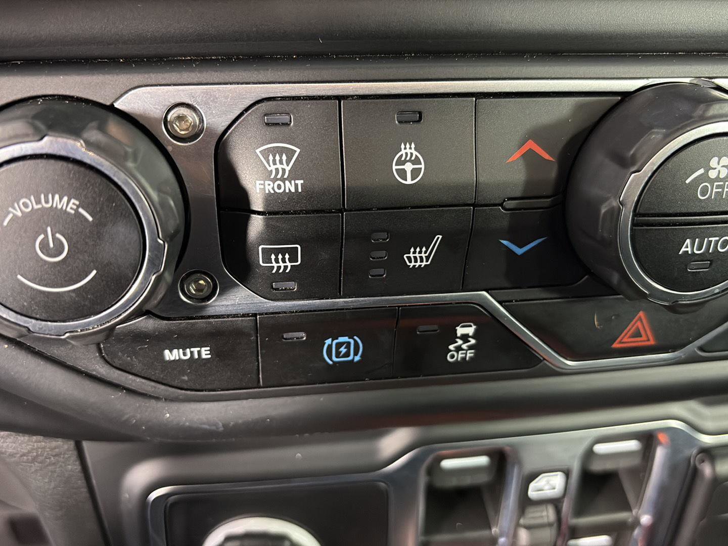 Used 2023 Jeep Wrangler Unlimited w/ Sun & Screen Package image 40