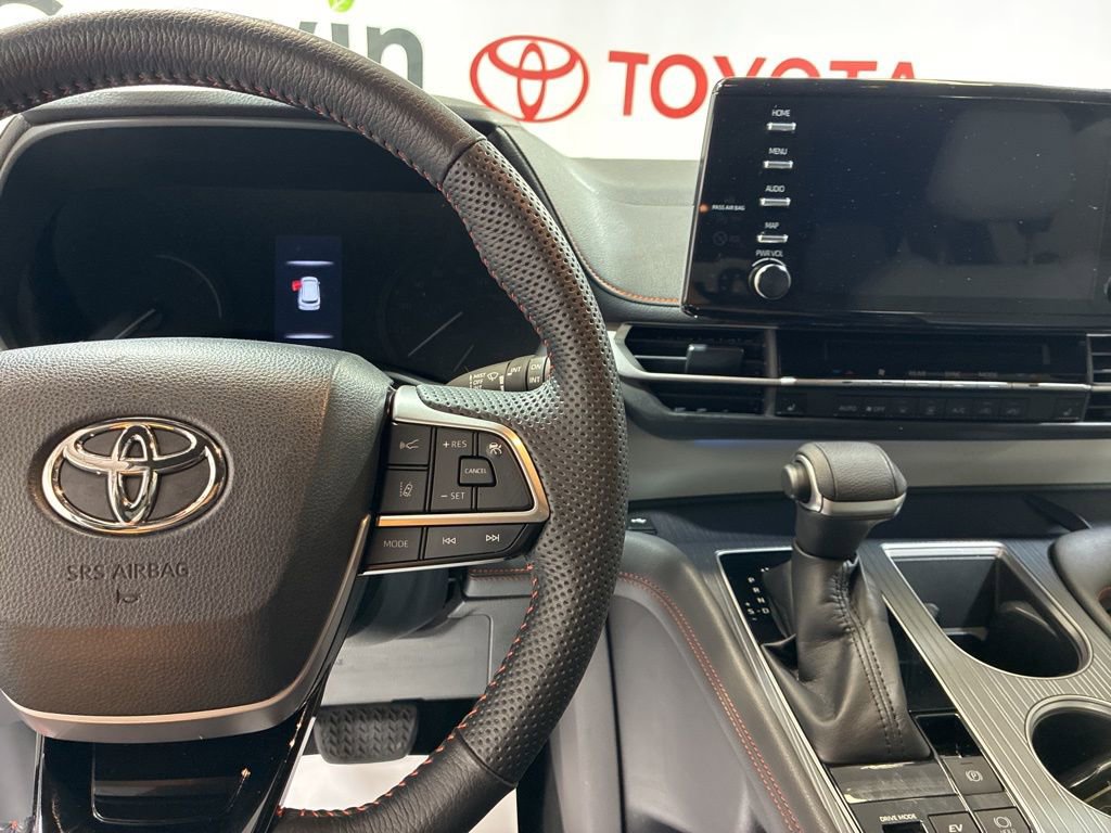 Used 2022 Toyota Sienna XSE image 27