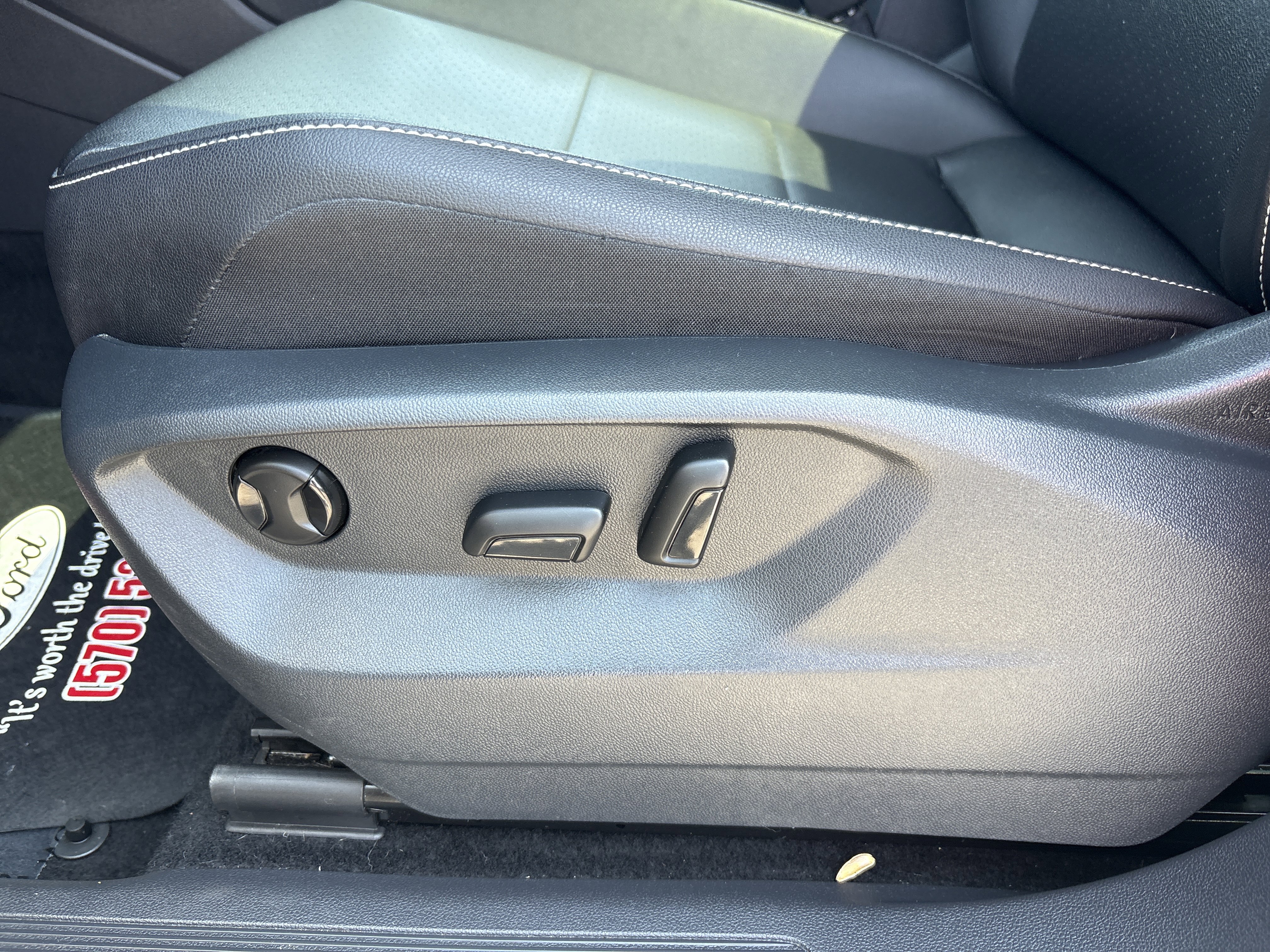 Used 2021 Volkswagen Tiguan SEL w/ 3rd Row Seat Package AWD/4WD image 19