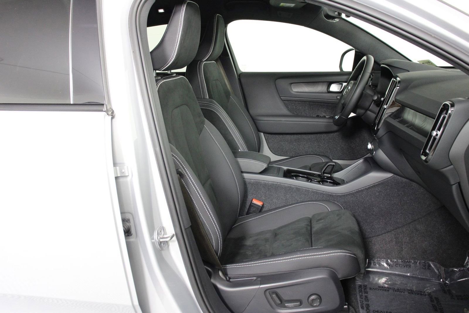 Used 2023 Volvo C40 P8 Recharge Ultimate image 27