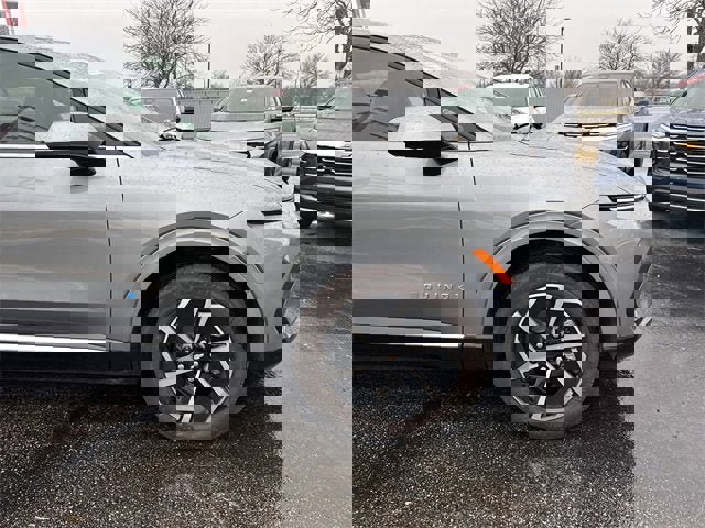 New 2025 Chevrolet Equinox EV LT image 33