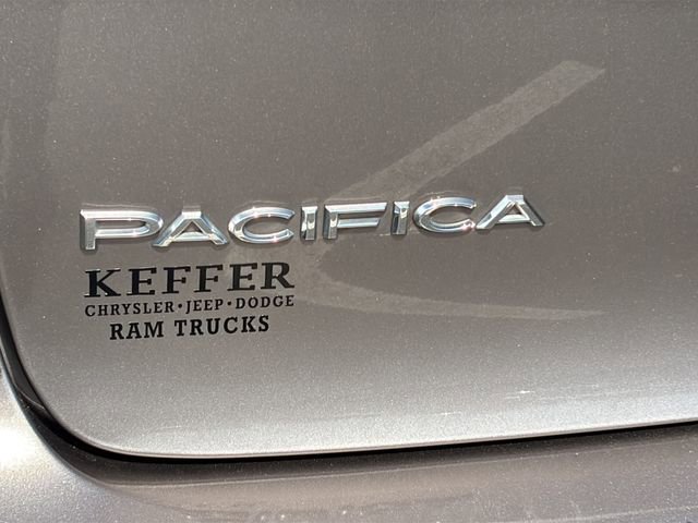 Certified 2017 Chrysler Pacifica Touring-L image 25
