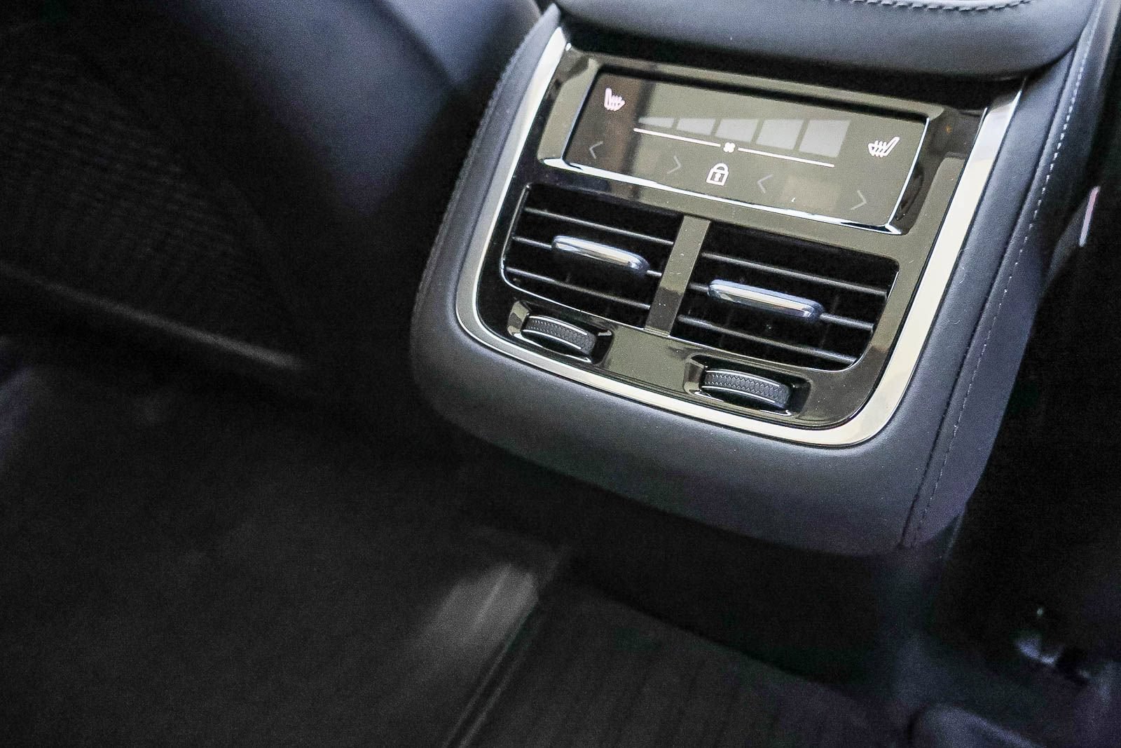 New 2026 Volvo XC90 B6 Plus w/ Protection Package AWD/4WD image 21