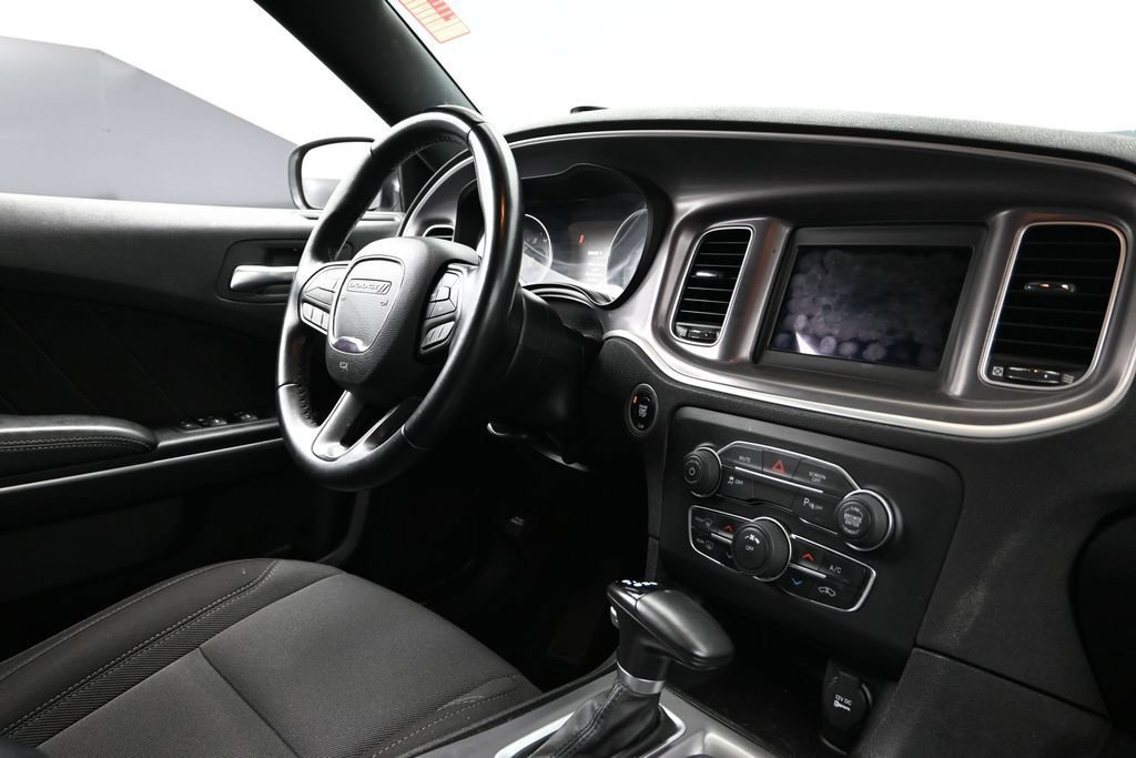 Used 2022 Dodge Charger SXT RWD image 11