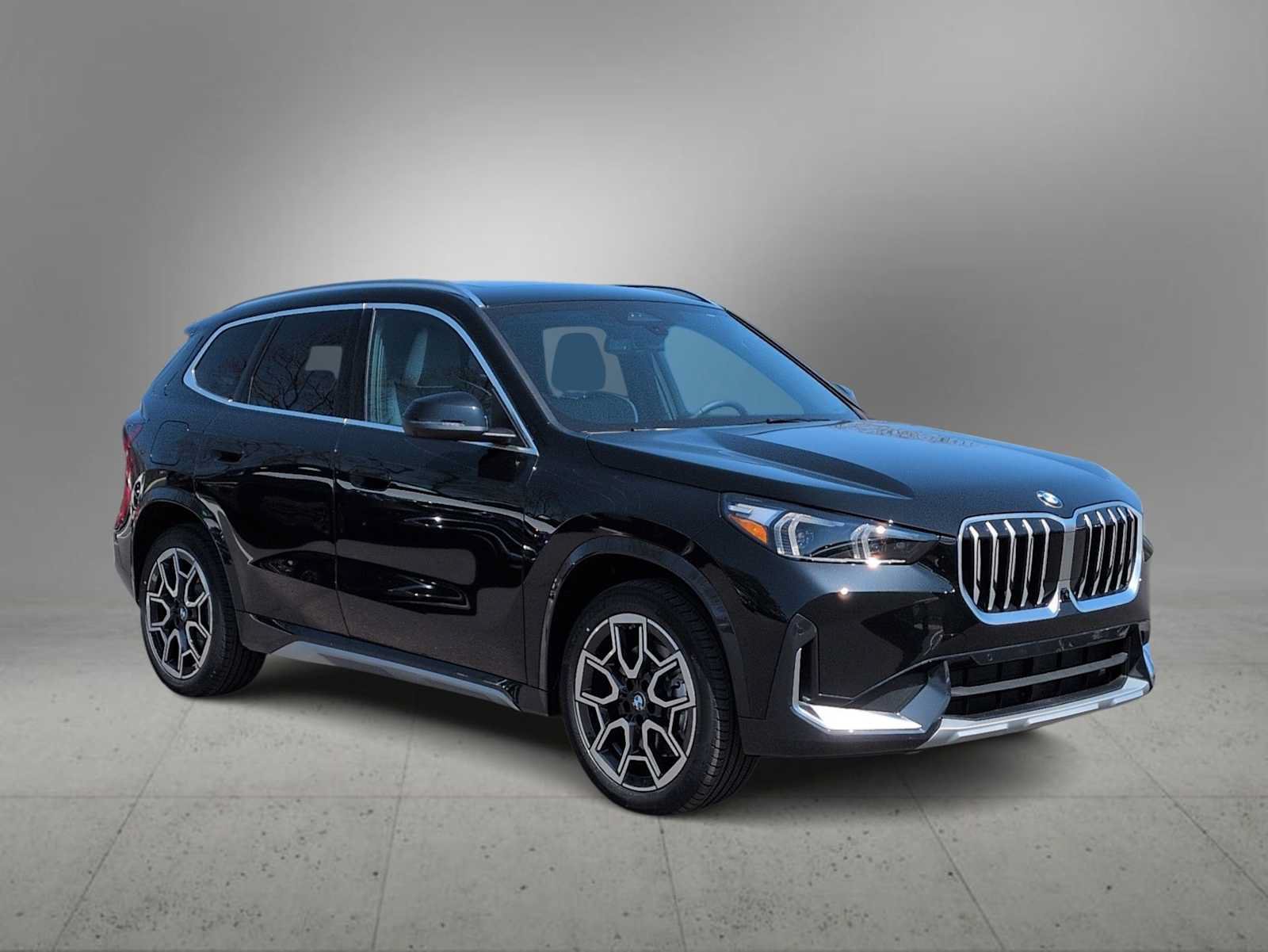 Used 2026 BMW X1 xDrive28i w/ Technology Package AWD/4WD image 2