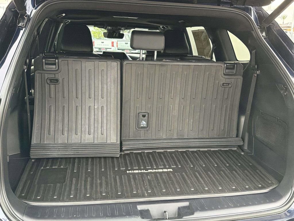 Used 2023 Toyota Highlander XSE image 8