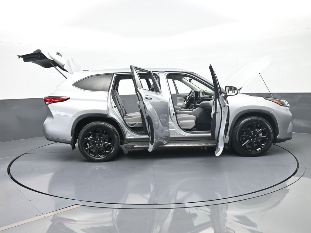 Used 2022 Toyota Highlander L image 73