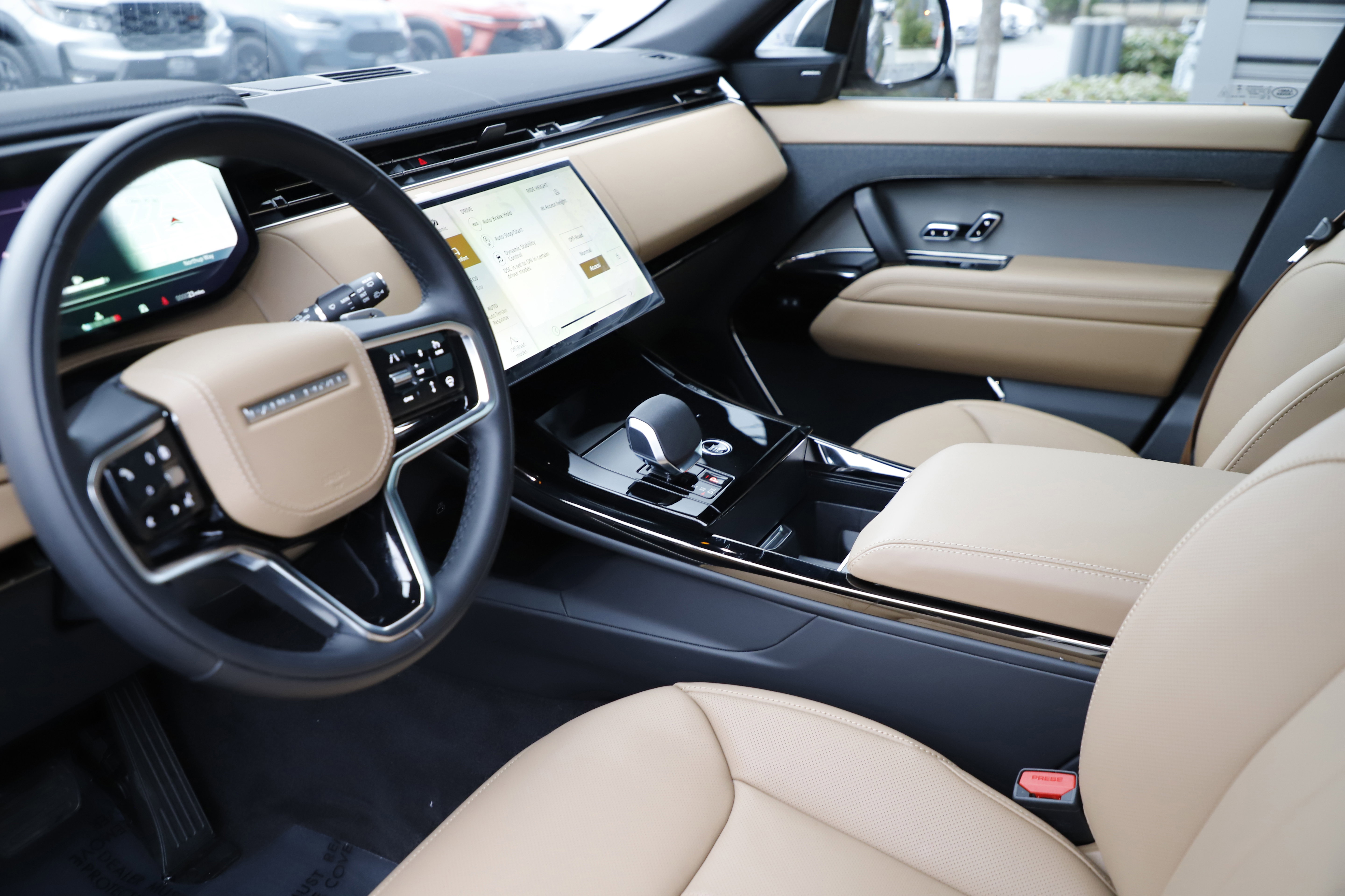 New 2025 Land Rover Range Rover Sport SE image 18