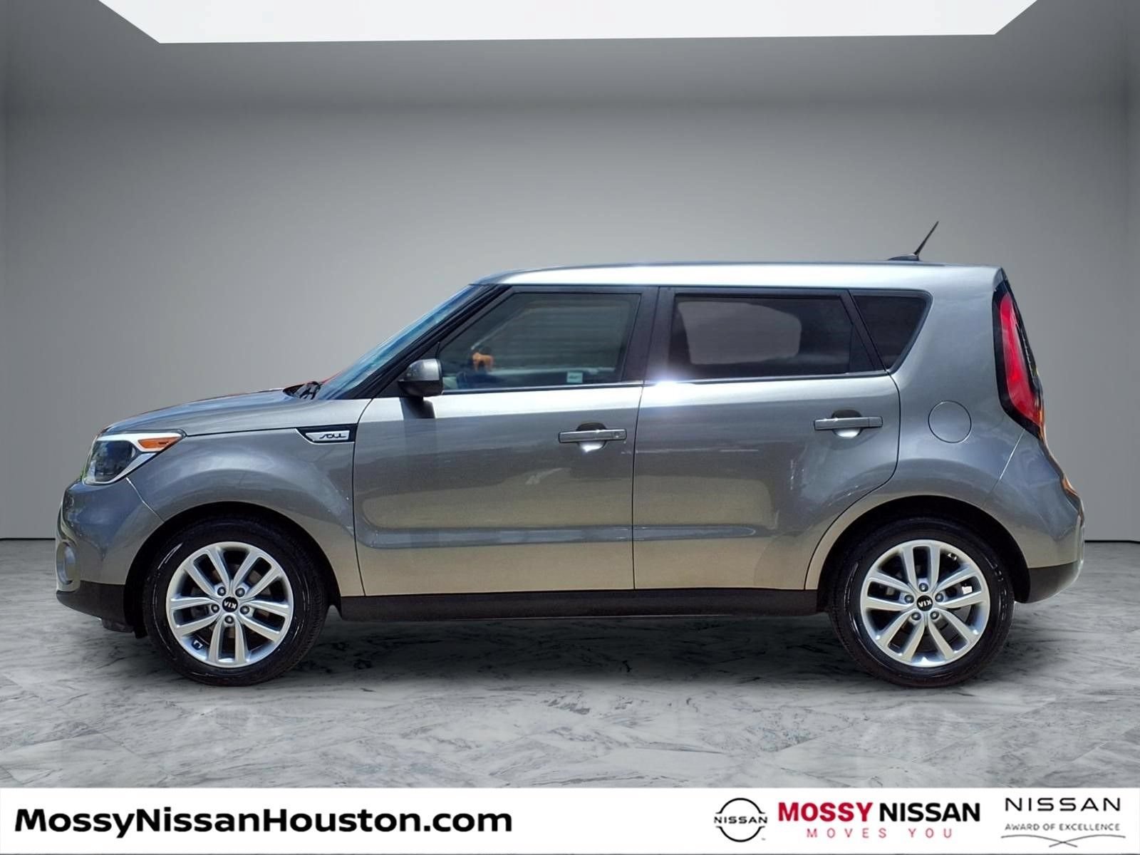 Used 2017 Kia Soul + FWD image 5