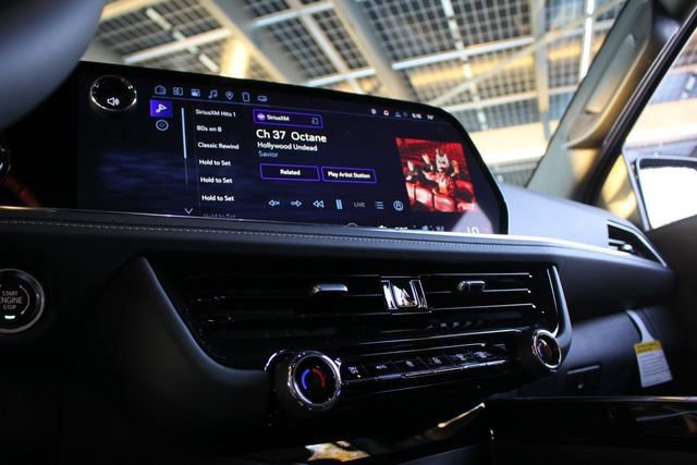 Used 2025 Chevrolet Suburban Premier image 14