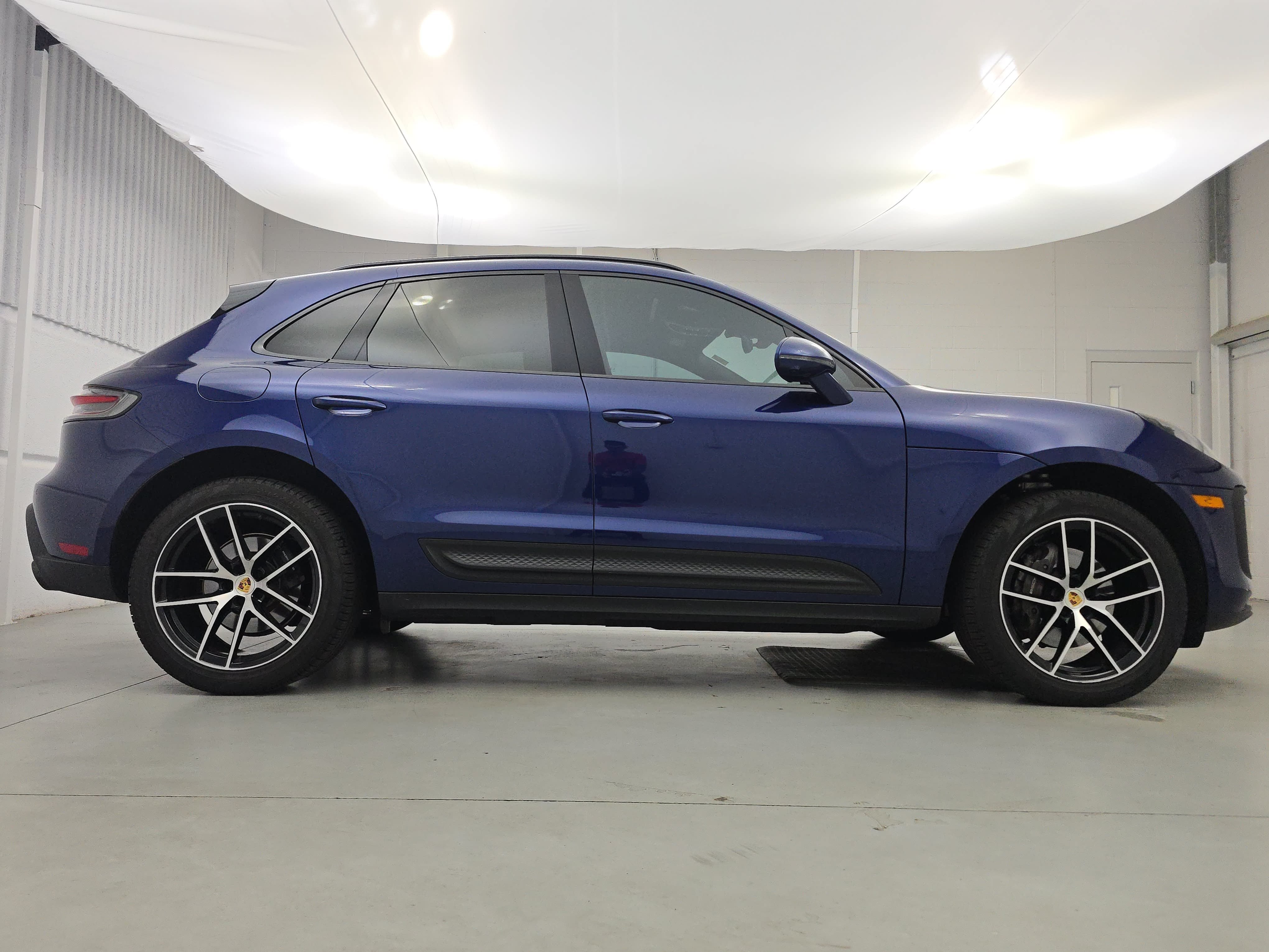 Certified 2024 Porsche Macan AWD/4WD image 8