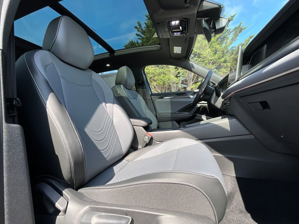 New 2025 Volkswagen Tiguan SE R-Line image 13