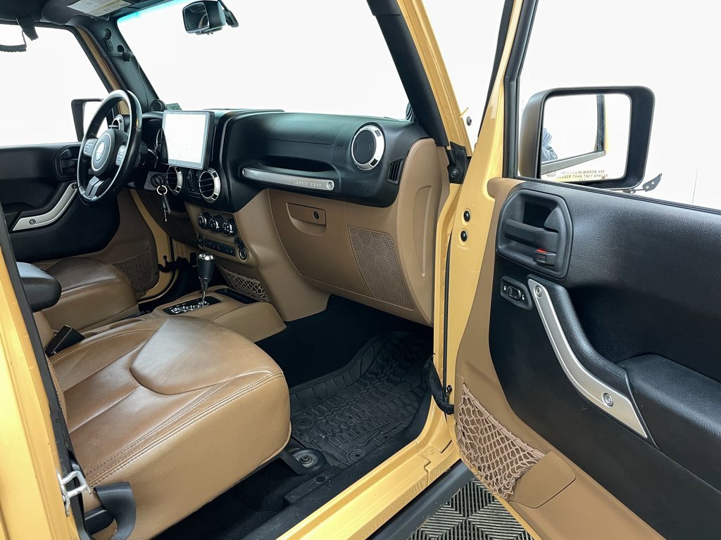 Used 2014 Jeep Wrangler Unlimited Rubicon image 31