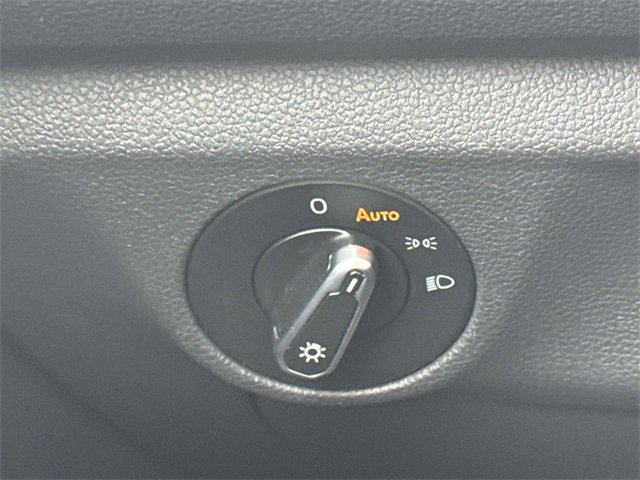 Used 2024 Volkswagen Jetta SE image 20