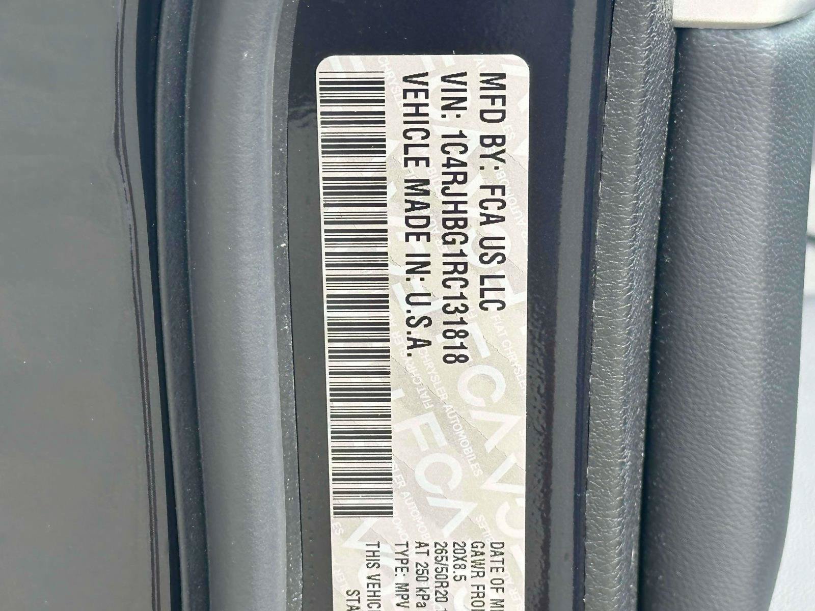 Used 2024 Jeep Grand Cherokee Limited w/ Black Appearance Package AWD/4WD image 18