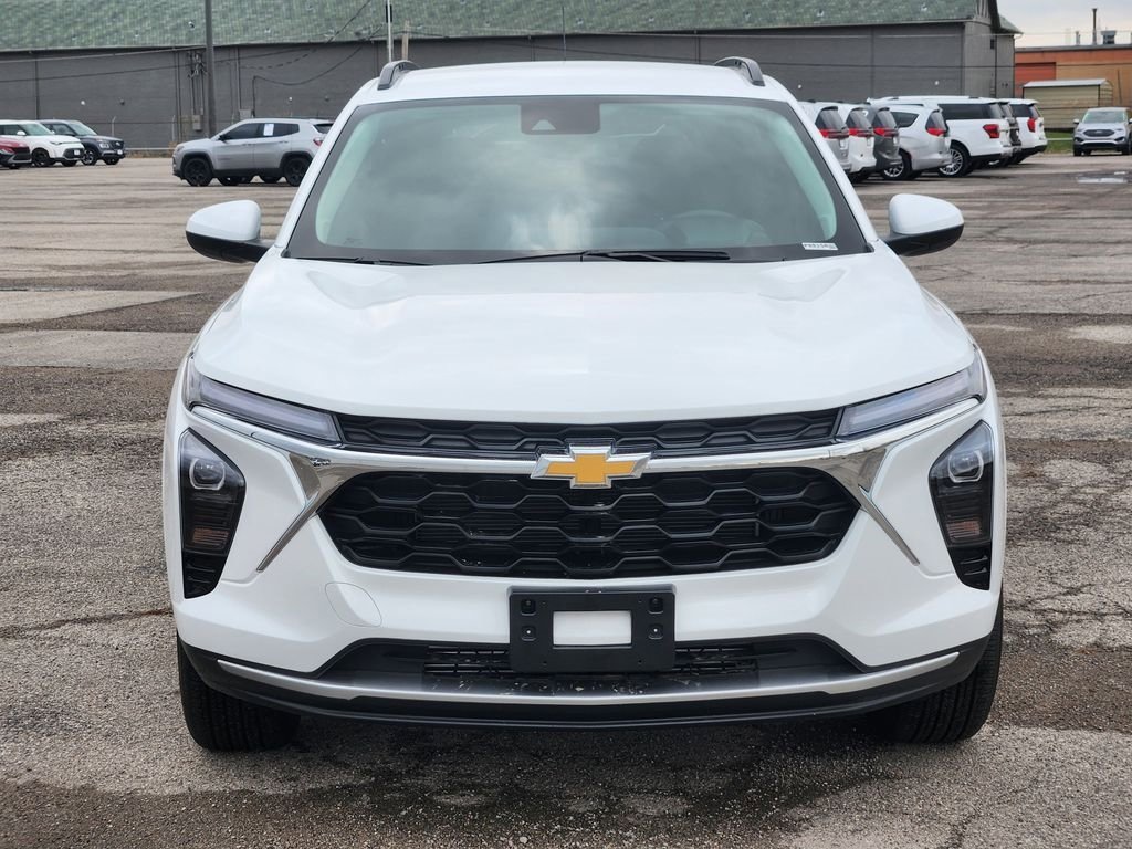 Used 2026 Chevrolet Trax LT image 2