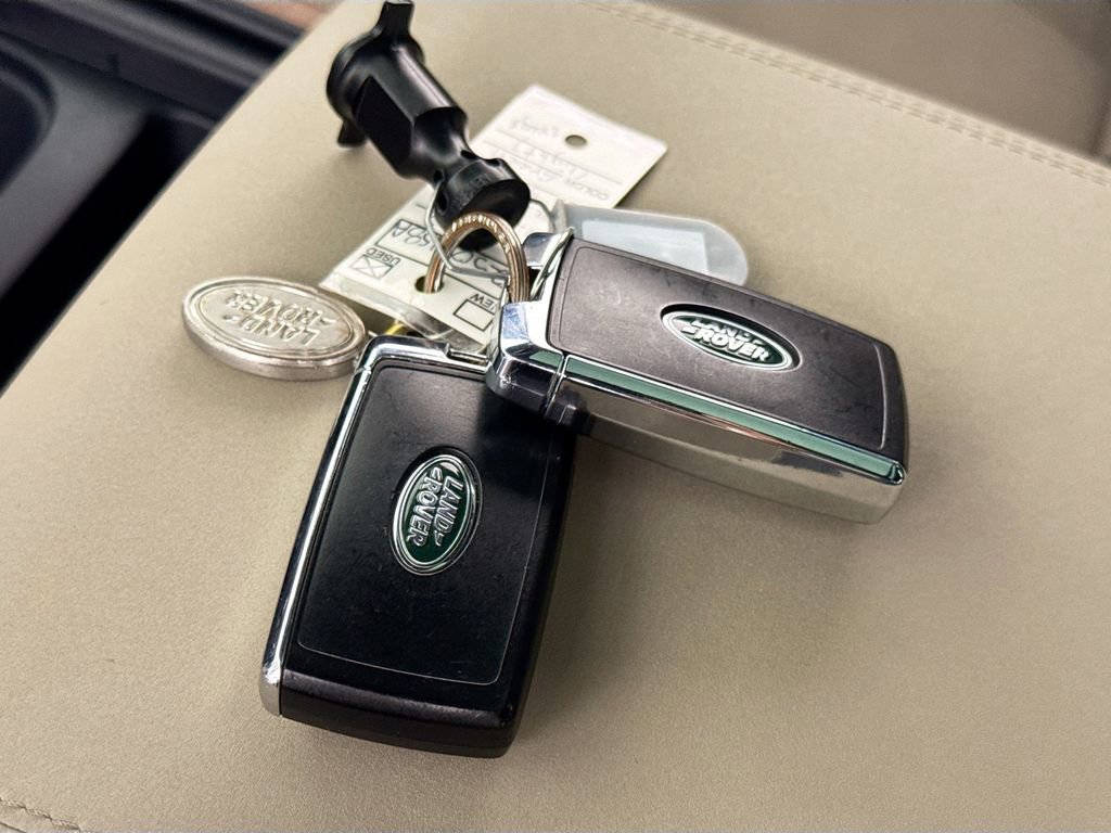 Used 2023 Land Rover Defender 110 X-Dynamic SE image 17