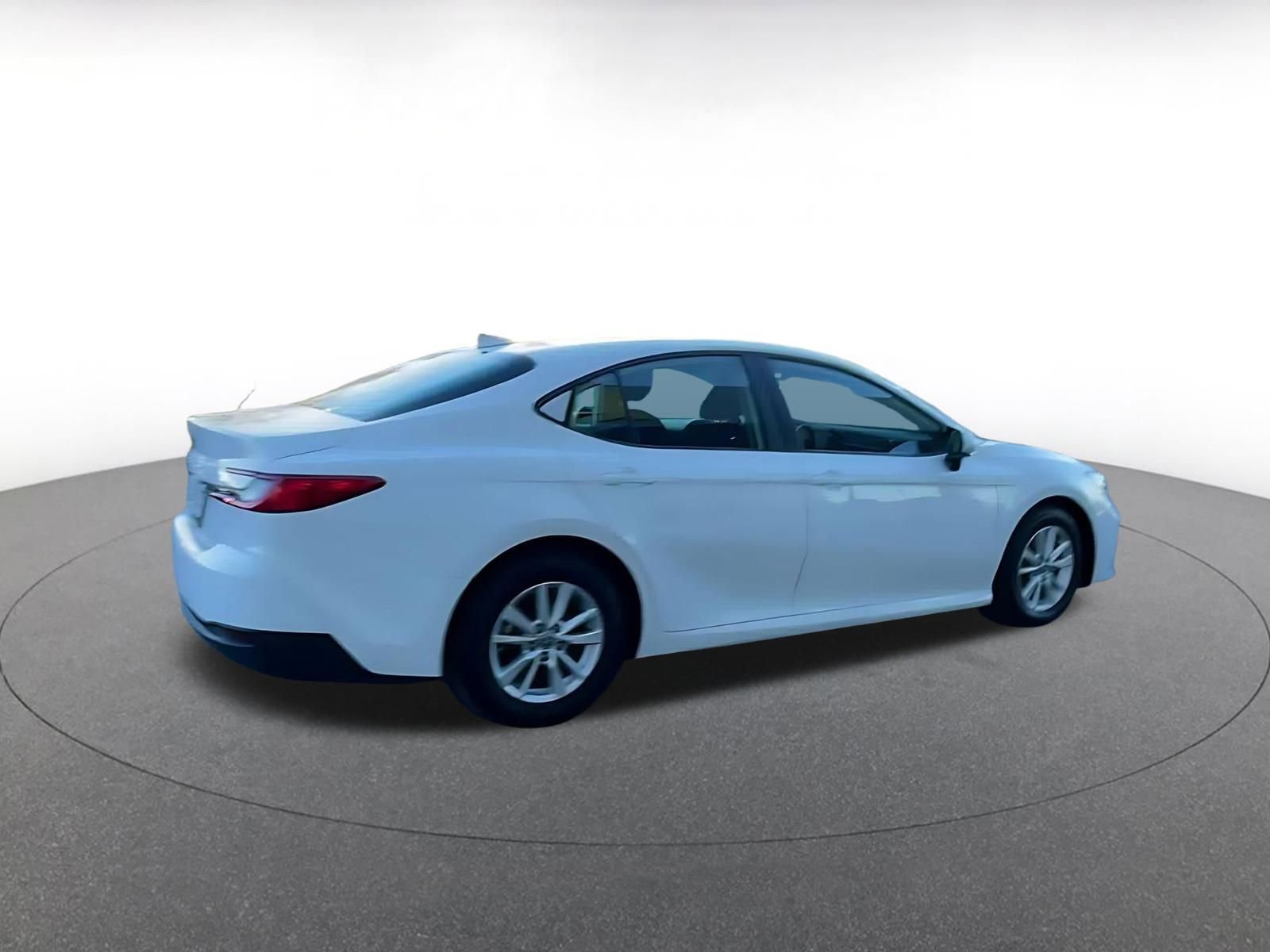 Used 2025 Toyota Camry LE image 12