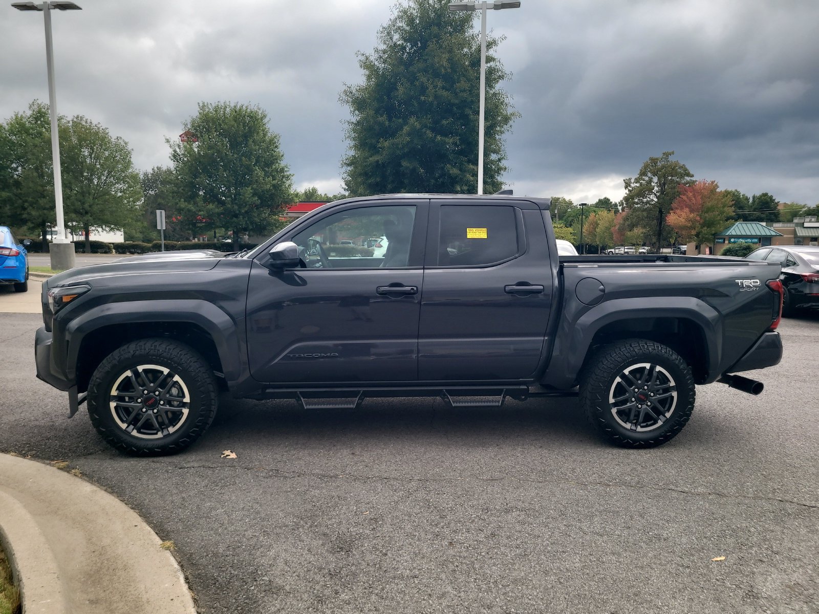 Used 2025 Toyota Tacoma TRD Sport AWD/4WD image 6