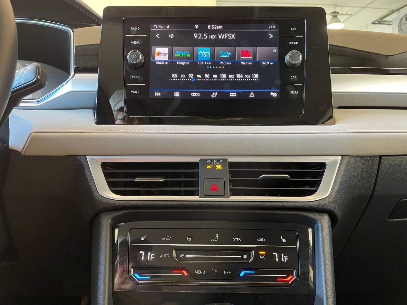 Used 2025 Volkswagen Taos SE image 29