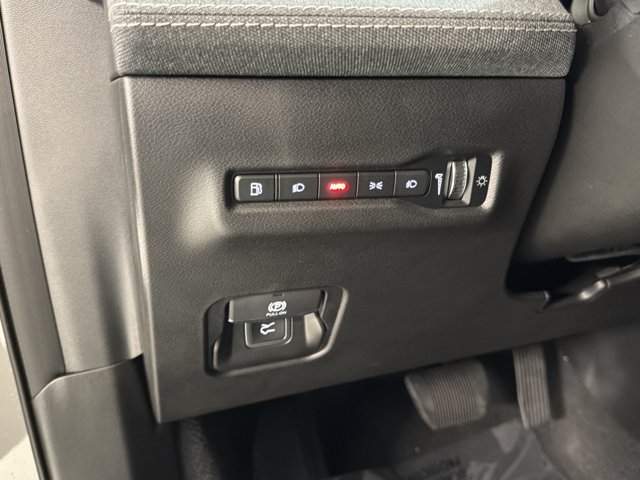 Used 2026 Jeep Cherokee Laredo AWD/4WD image 34