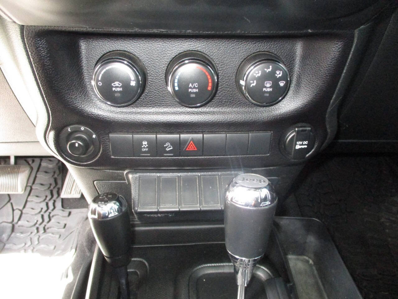 Used 2018 Jeep Wrangler Unlimited Sport S AWD/4WD image 13
