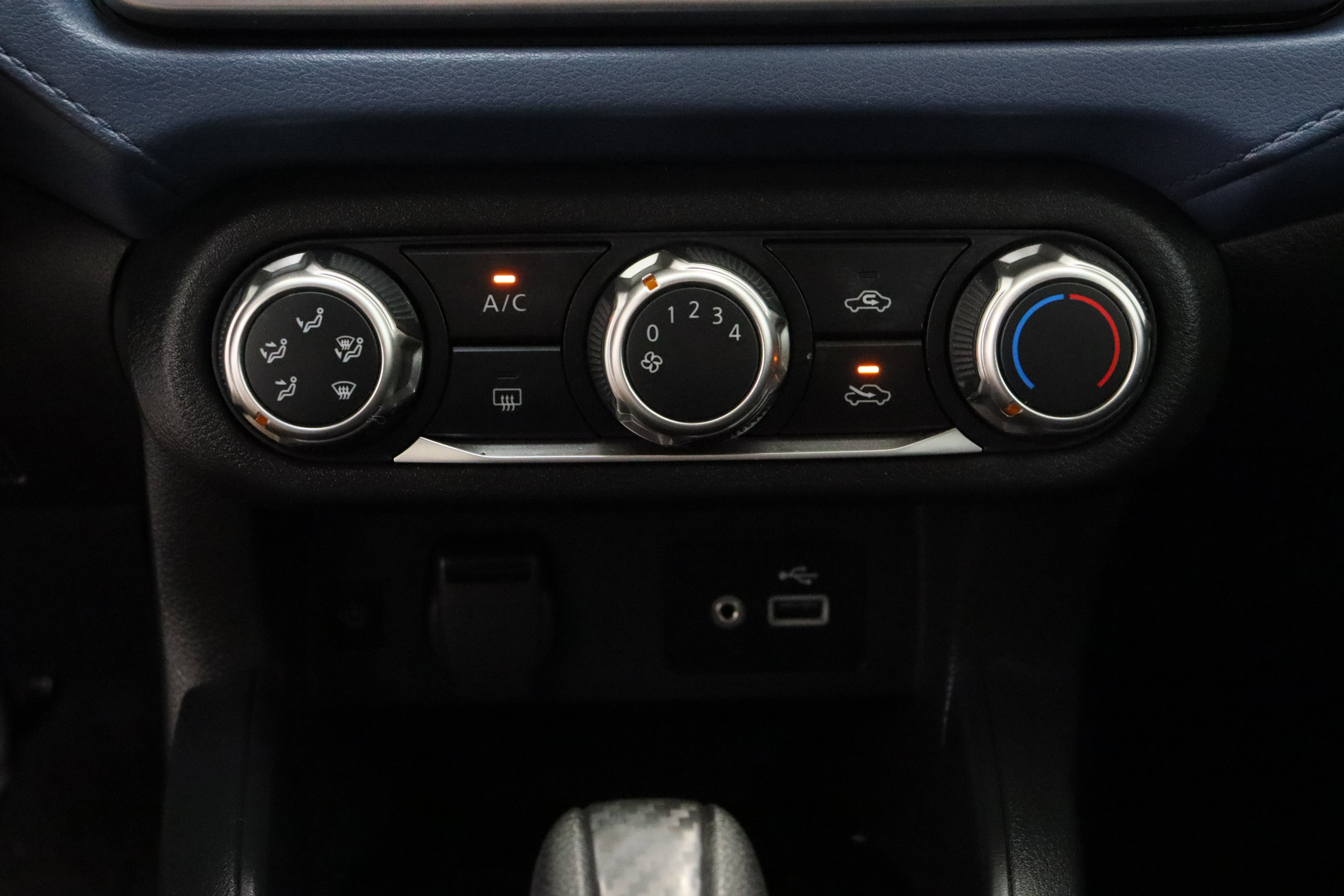 Used 2025 Nissan Versa SV w/ Trunk Package image 19