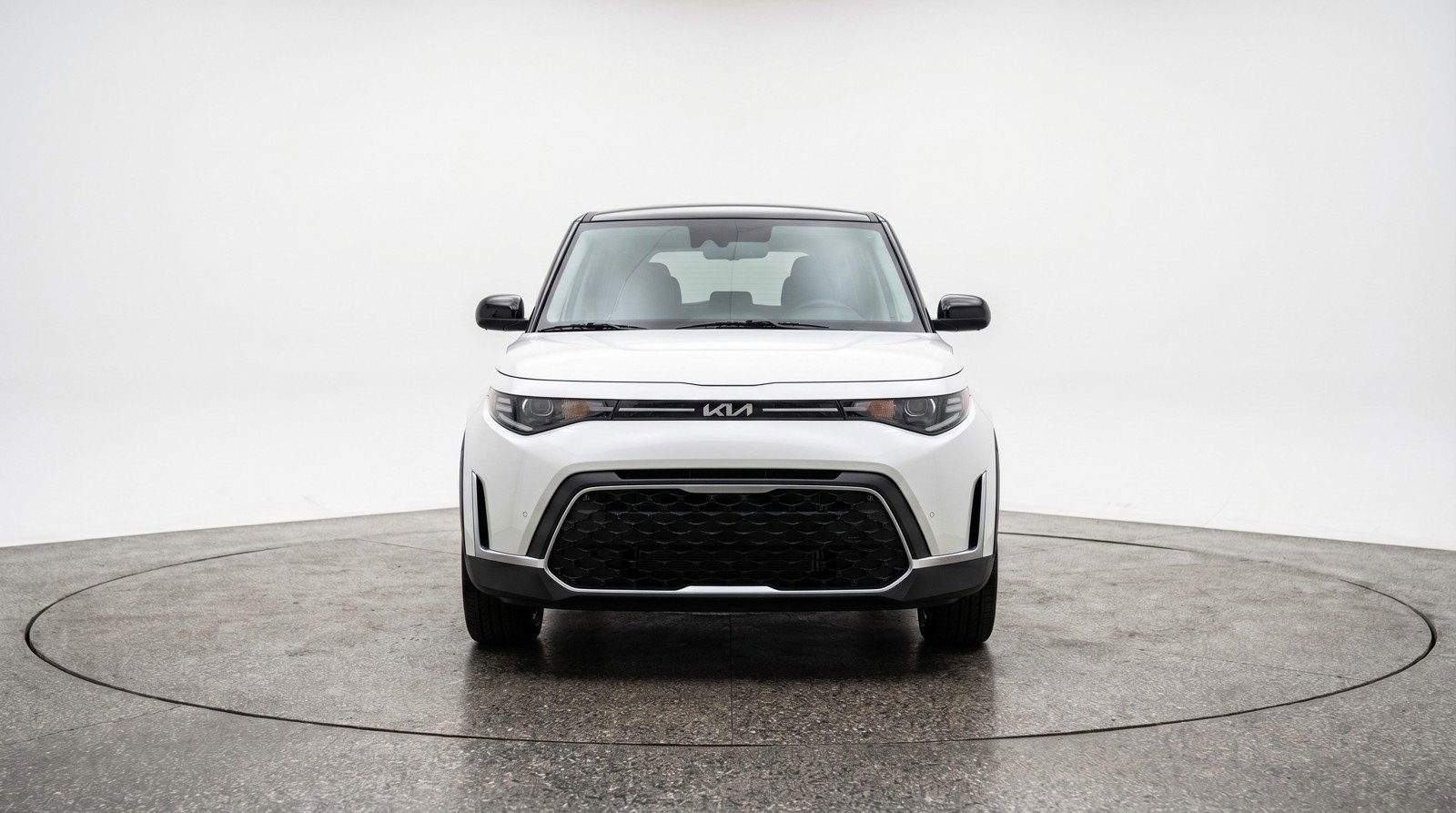 Used 2025 Kia Soul LX w/ LX Technology Package image 2