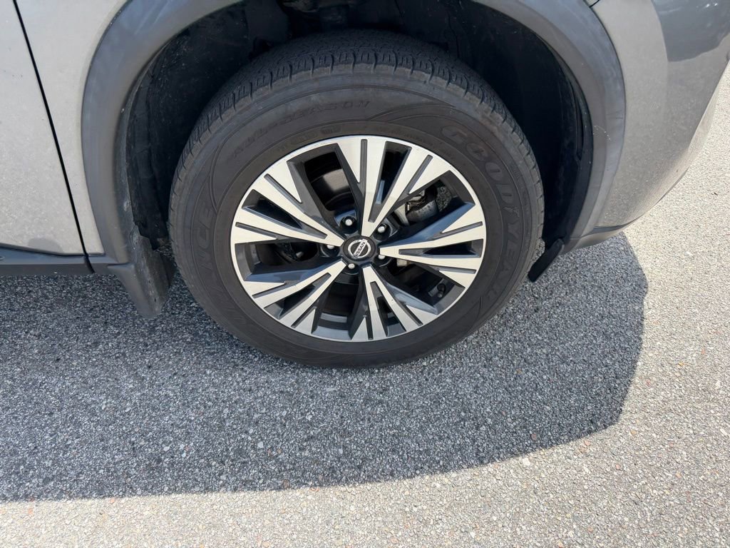 Used 2021 Nissan Rogue SV image 4